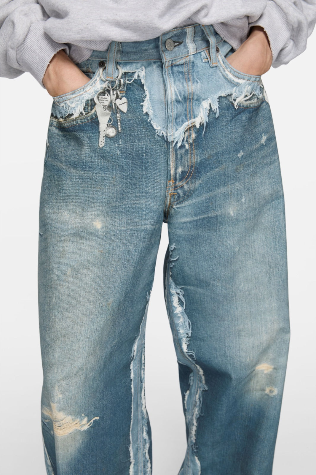 Acne Studios ჯინსი 1981, დახეული ეფექტით