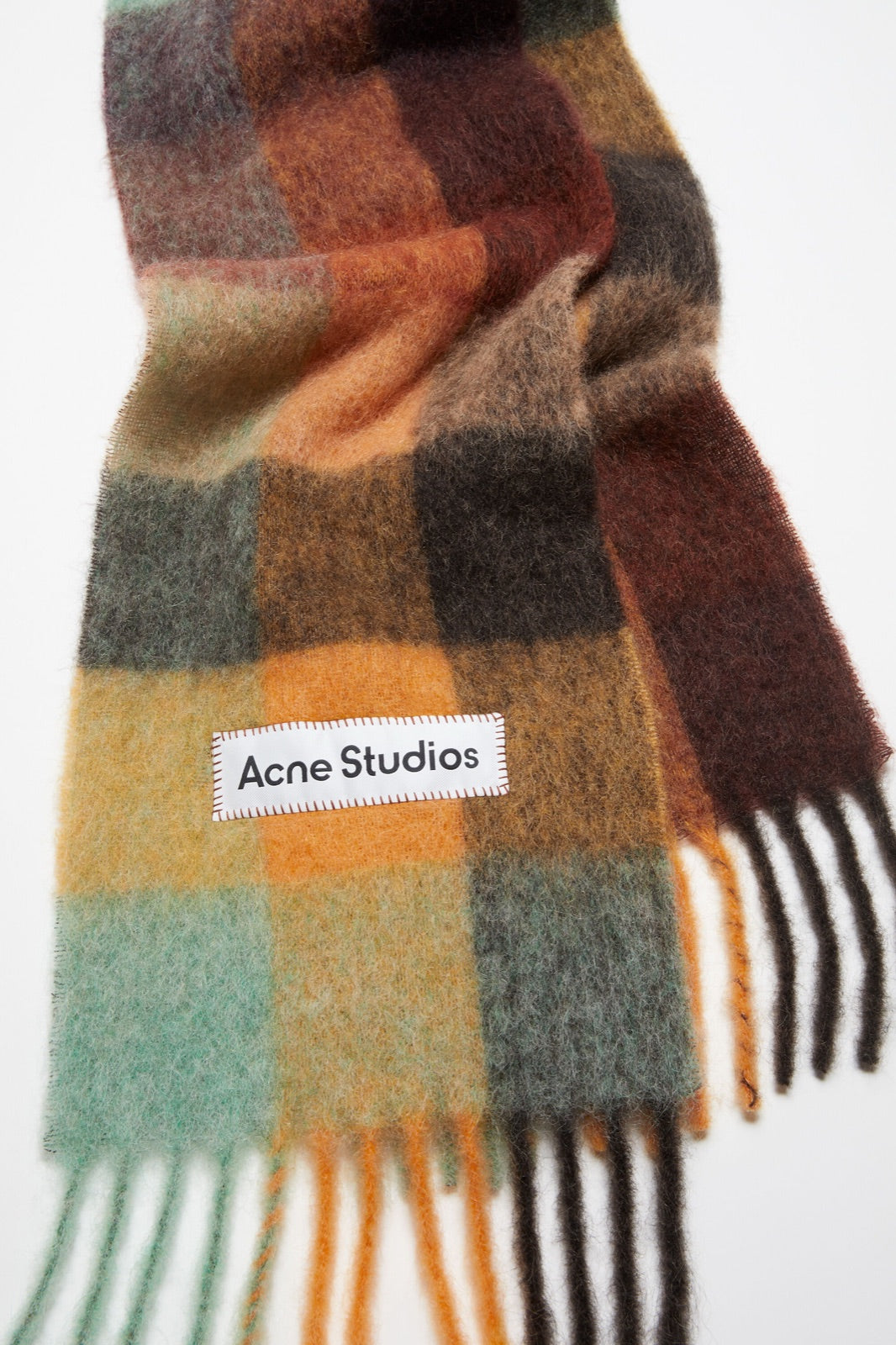 Acne Studios მოჰერის უჯრედიანი შარფი
