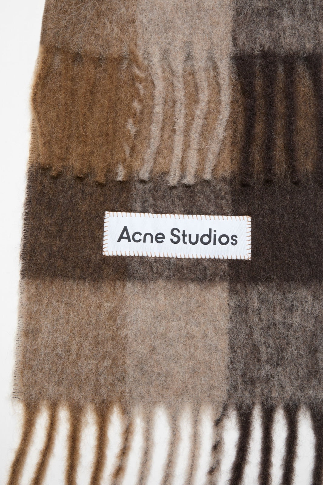 Acne Studios უჯრედიანი შარფი ფოჩებით