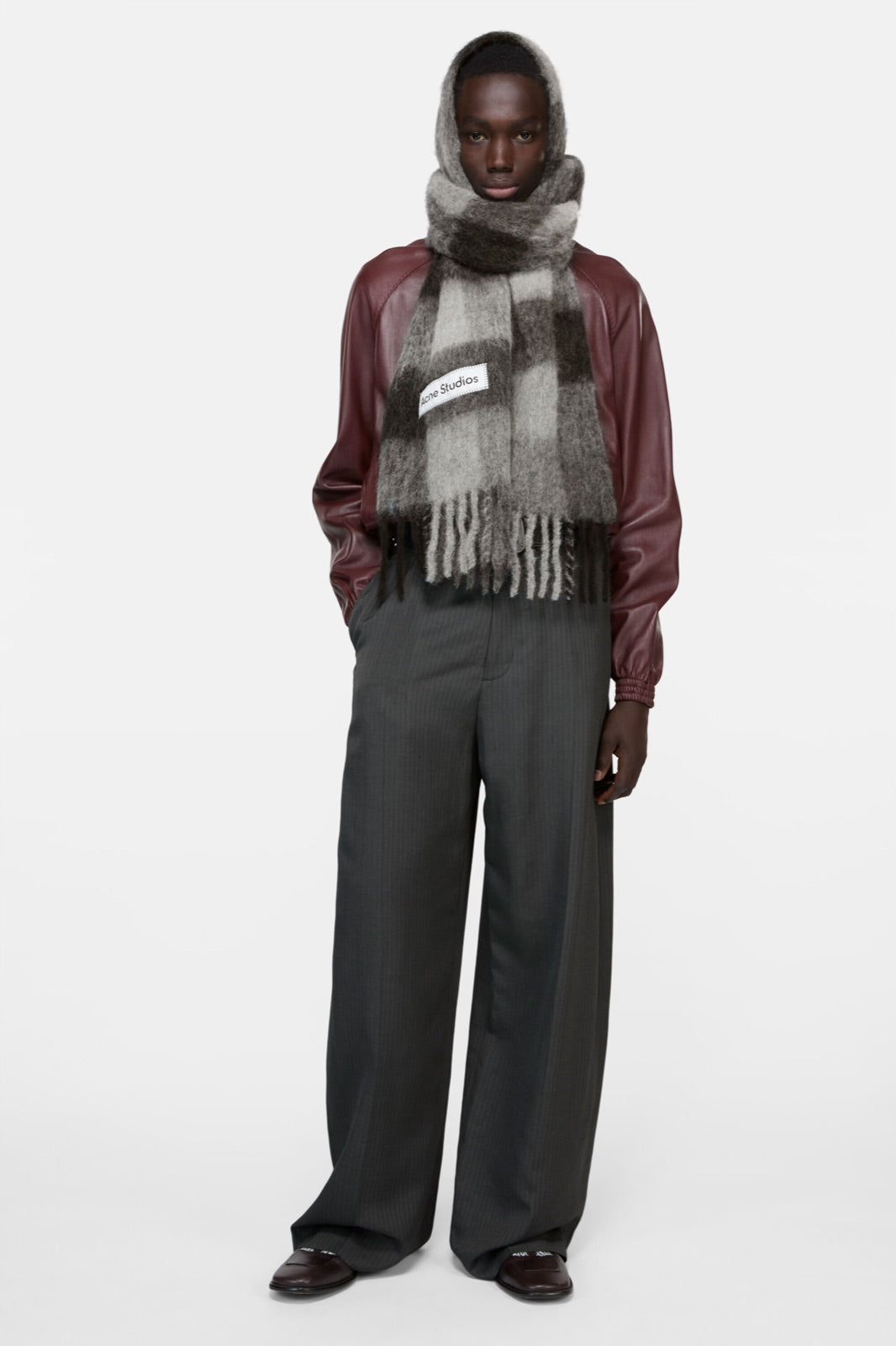 Acne Studios მოჰერის უჯრედიანი შარფი