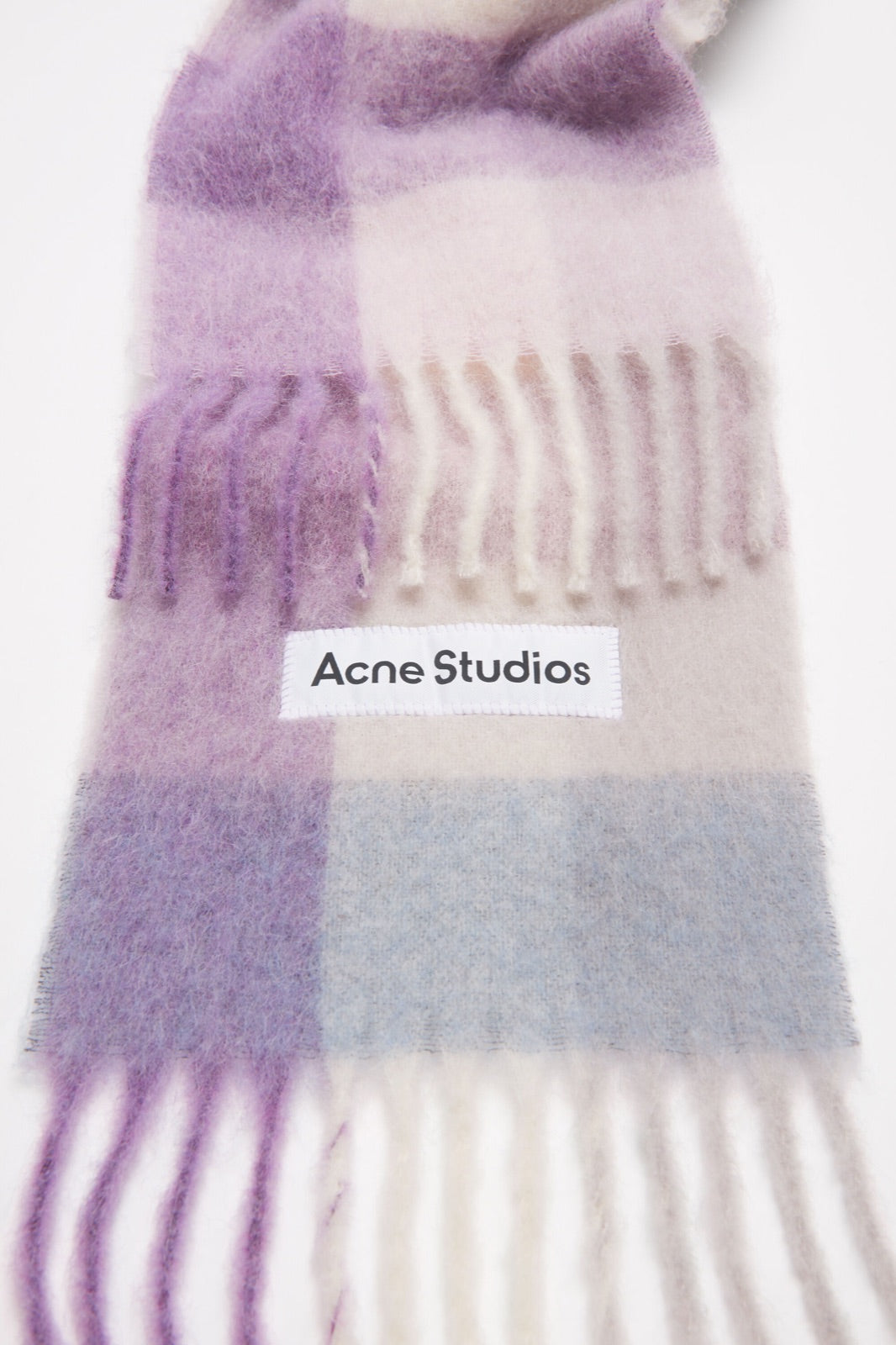 Acne Studios მოჰერის უჯრედიანი შარფი