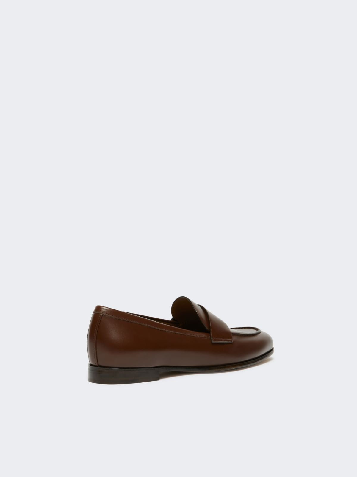 Max Mara ტყავის ლოფერები Jordan