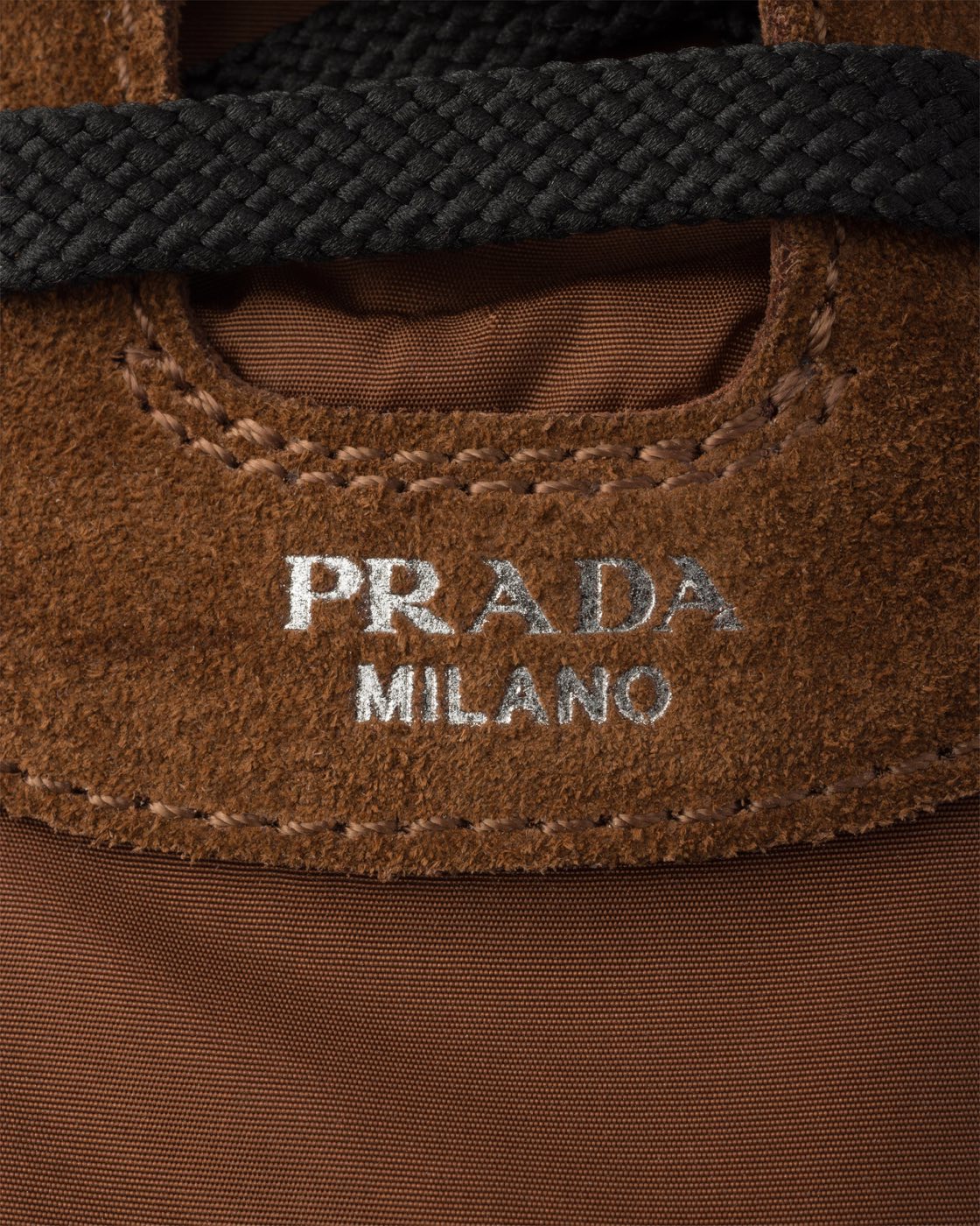 Prada კედები Collapse