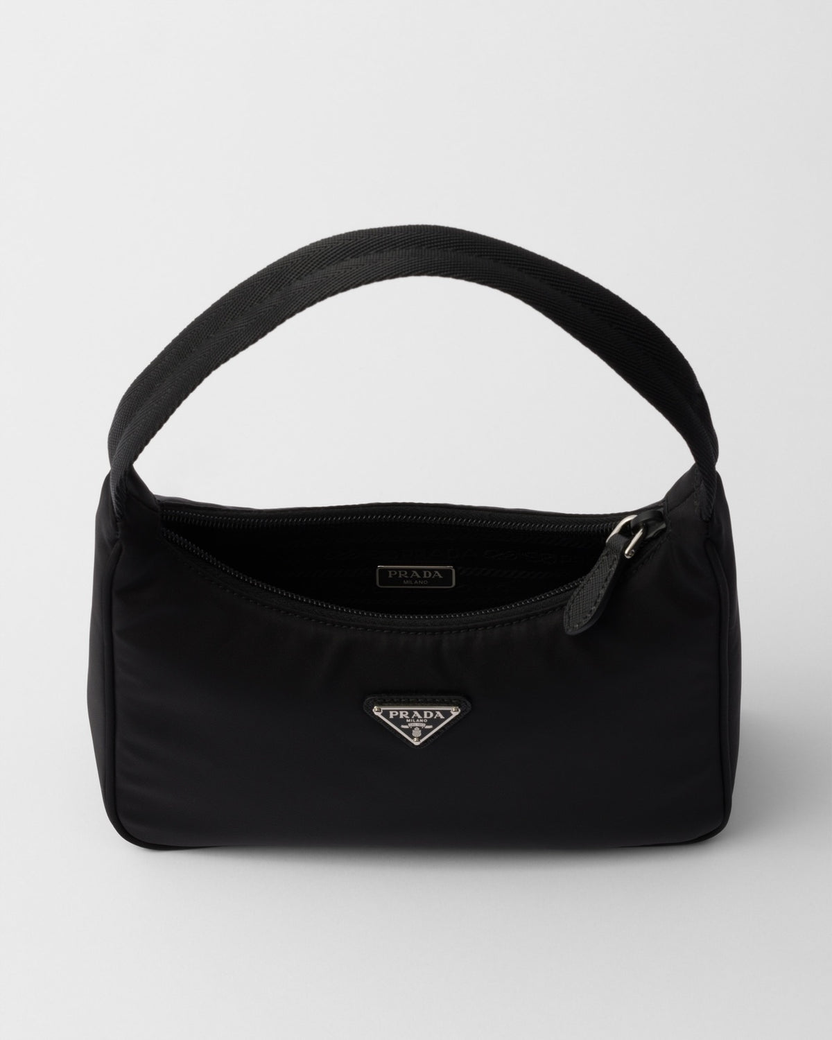 Prada პატარა ჩანთა Re-Edition 2000