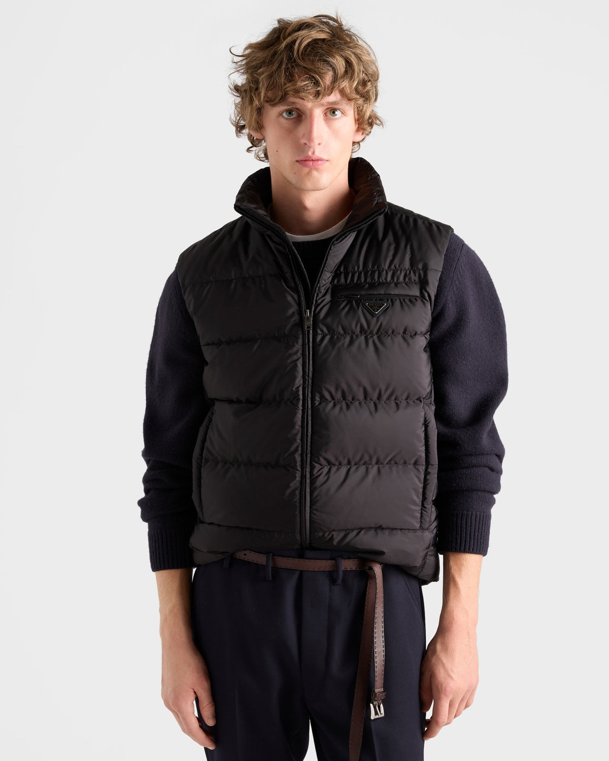 Prada ბუმბულიანი ჟილეტი Re-Nylon