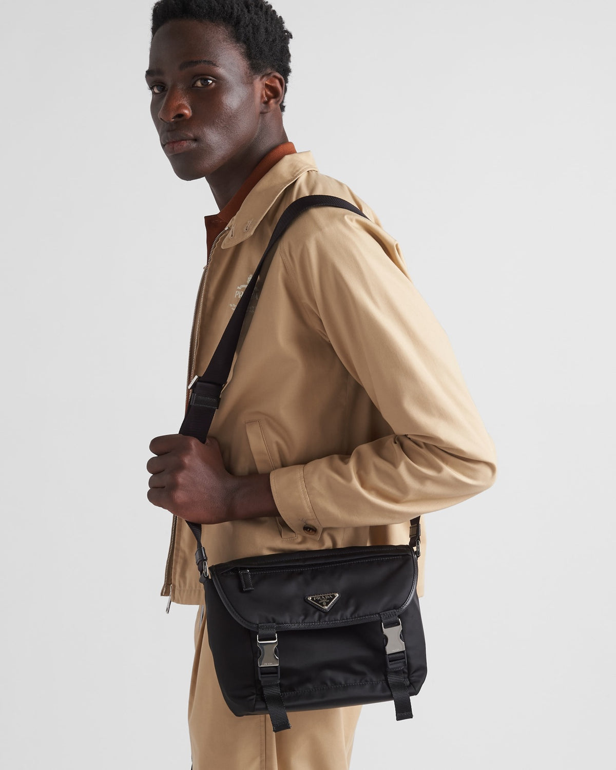 Prada მხარზე გადასაკიდი ჩანთა Re-Nylon